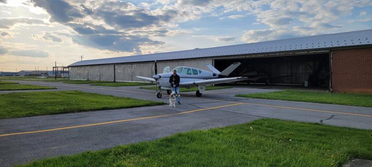 End-of-the-trip-to-the-beach-before-the-airplane